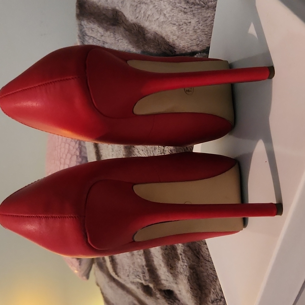 Heels - Picture 4 of 6
